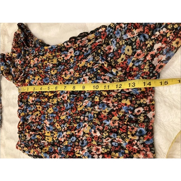 Almost Famous Shirt Sz Large Black Floral Long Sleeve Crop Top Off The Shoulder - Picture 8 of 10